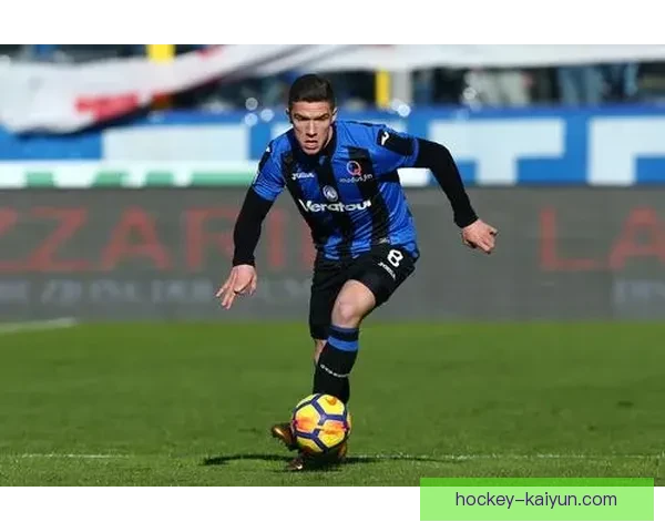 阿什拉夫在个人纪录片中展现多面性，吸引了众多球迷关注